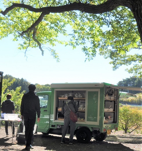 ジャンピン移動販売車パン