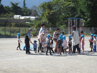 未就園児と４歳児が交流しています