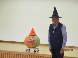 ハロウィンカボチャの顔が完成しました。