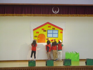 劇、3匹のこぶたを楽しんでいます。