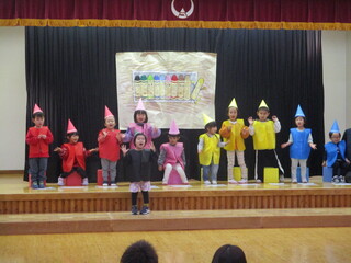 劇、くれよんのくろくんを楽しんでいます。