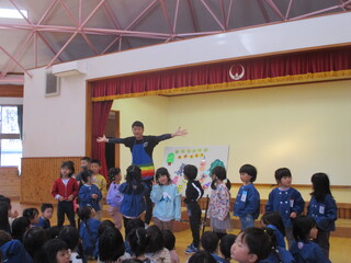 パネルシアターに参加して楽しんでいます。