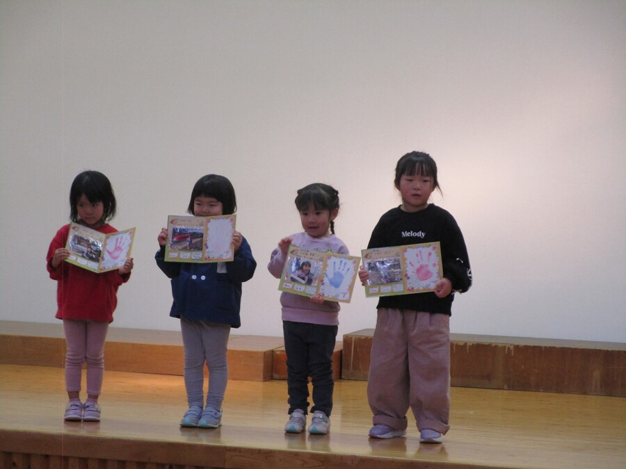 誕生児がお祝いされています。