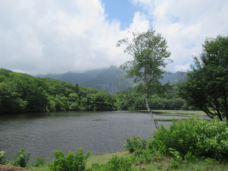 鏡池は穏やかです