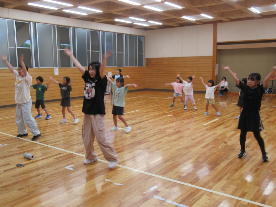 ダンスを習っていない児童も息ぴったりに揃いました