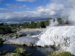 ロトルアは、温泉が自噴しておりマオリの神聖な土地です。